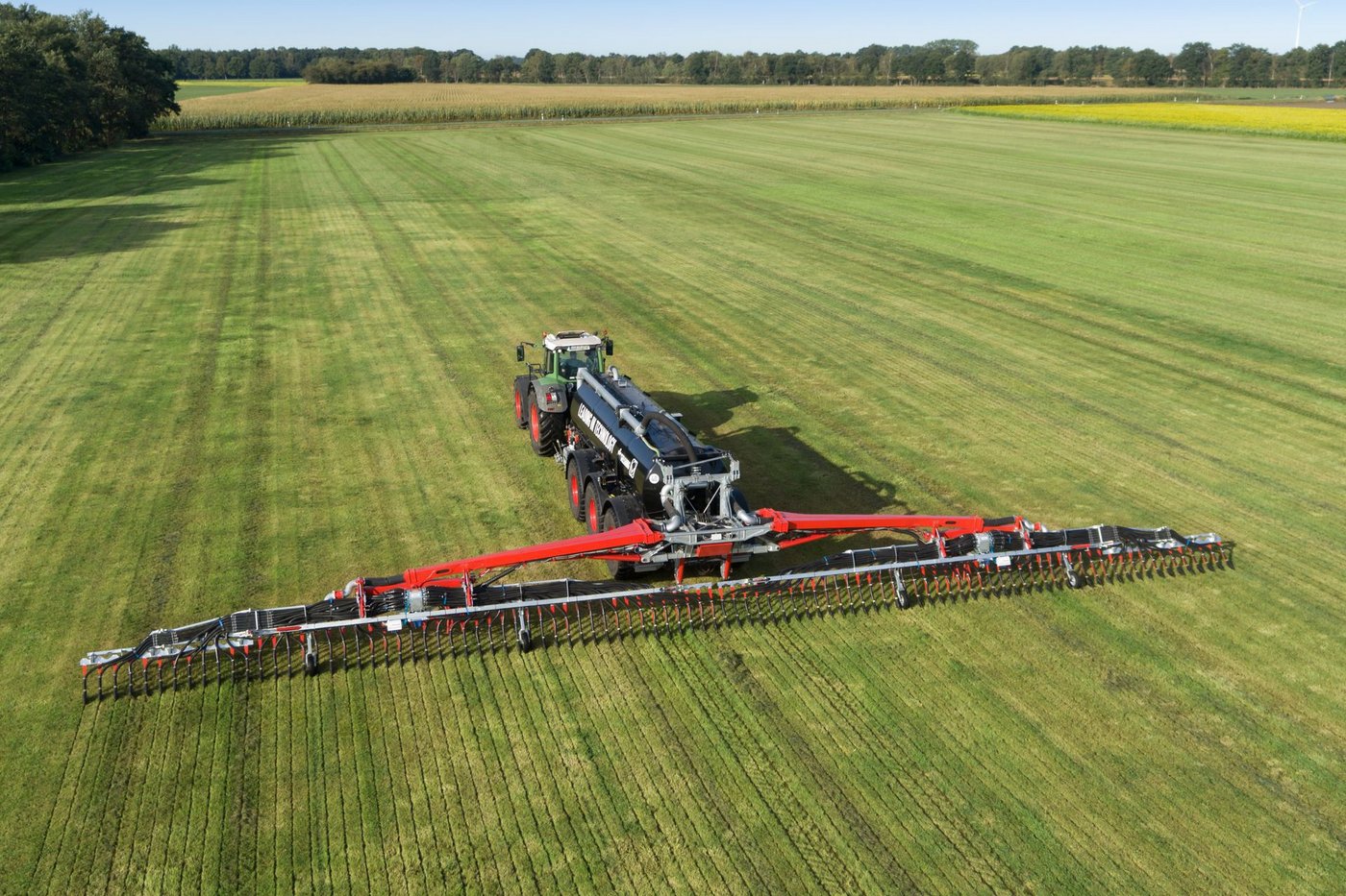 Trailing shoe system BlackBird spreading liquid manure