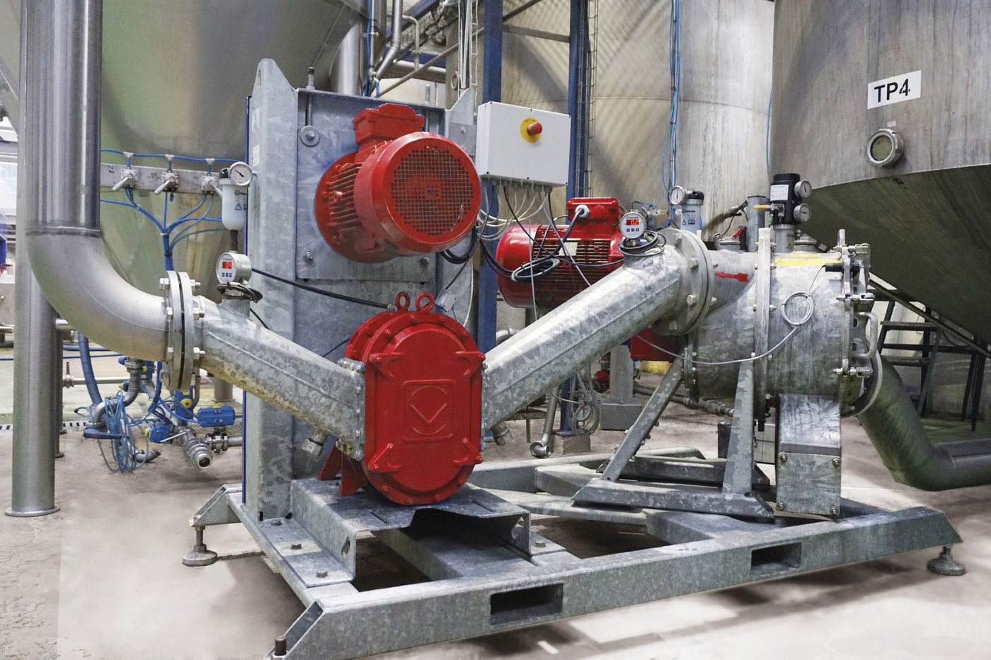 Rotary lobe pumps of the VX series by Vogelsang in an industrial application